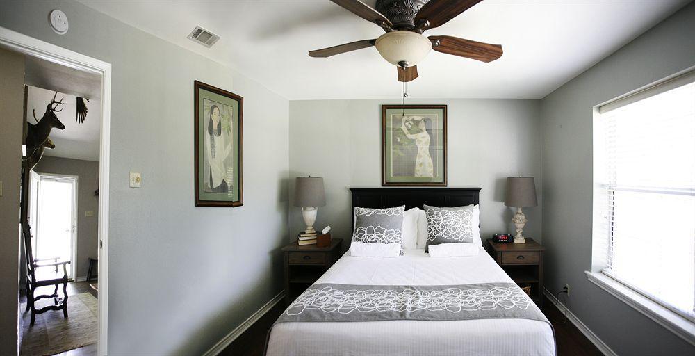 Hotel Camp Lucy à Dripping Springs Extérieur photo