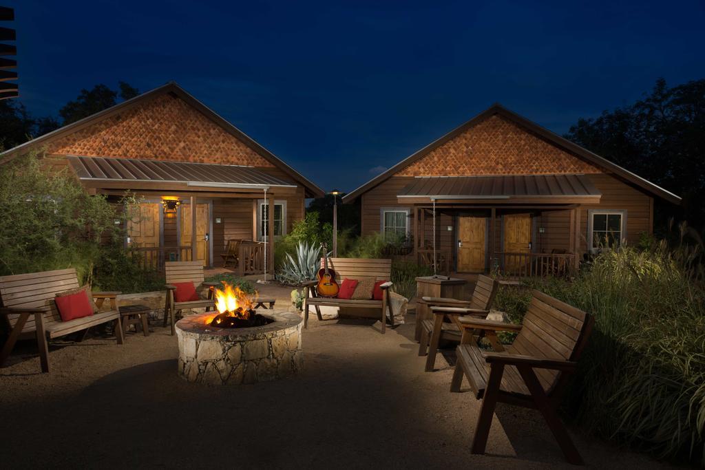 Hotel Camp Lucy à Dripping Springs Extérieur photo