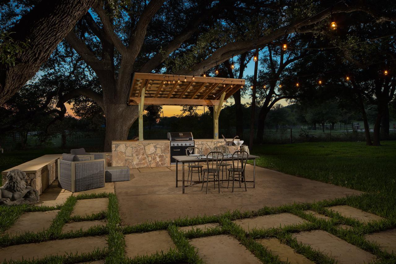 Hotel Camp Lucy à Dripping Springs Extérieur photo