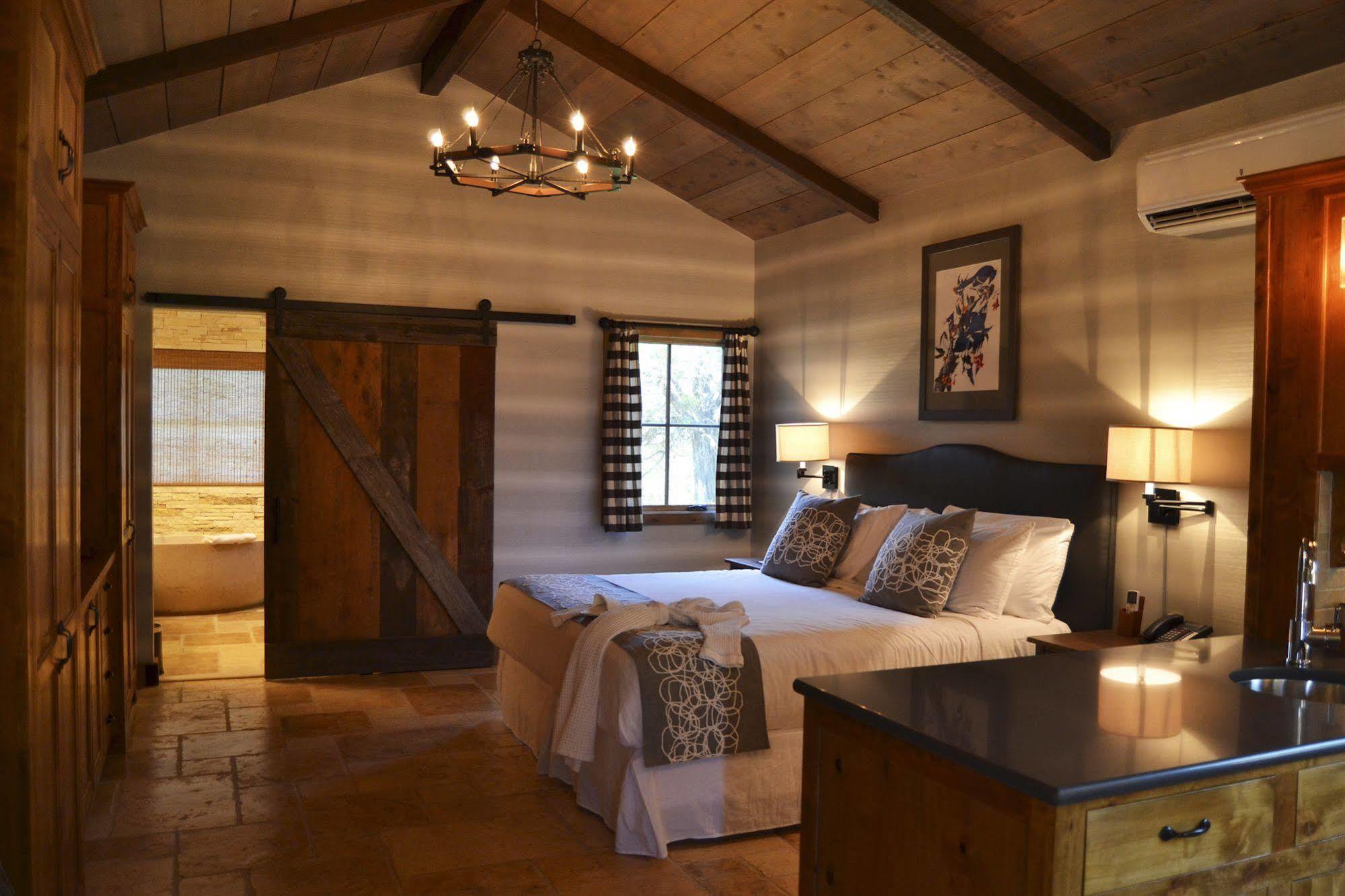 Hotel Camp Lucy à Dripping Springs Extérieur photo