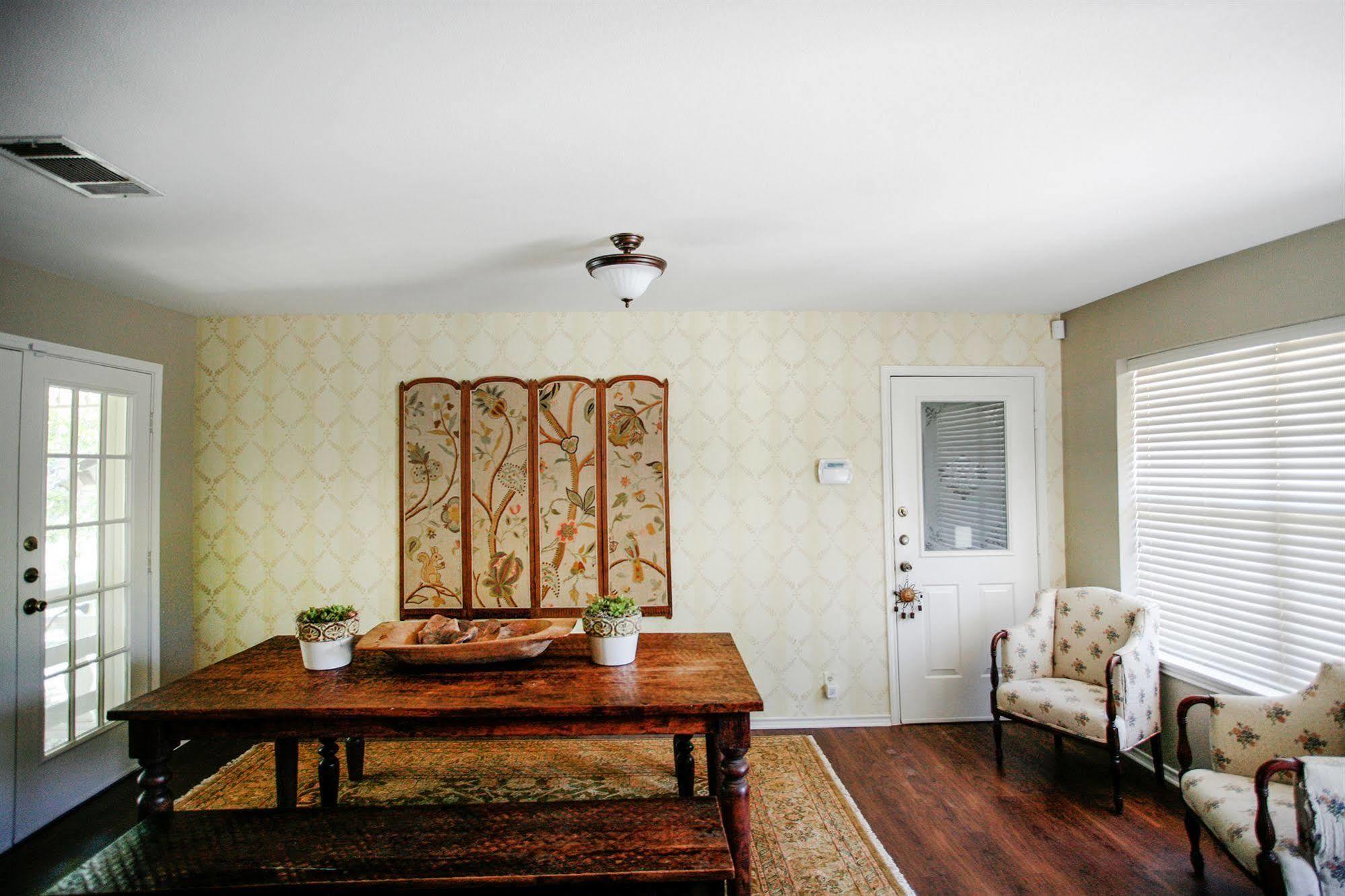 Hotel Camp Lucy à Dripping Springs Extérieur photo