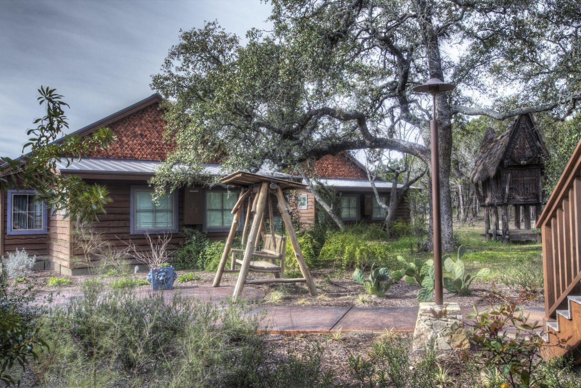 Hotel Camp Lucy à Dripping Springs Extérieur photo