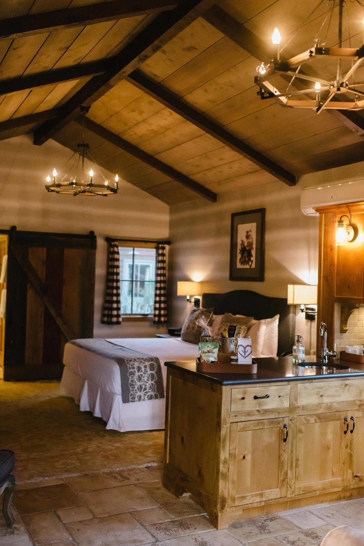 Hotel Camp Lucy à Dripping Springs Extérieur photo