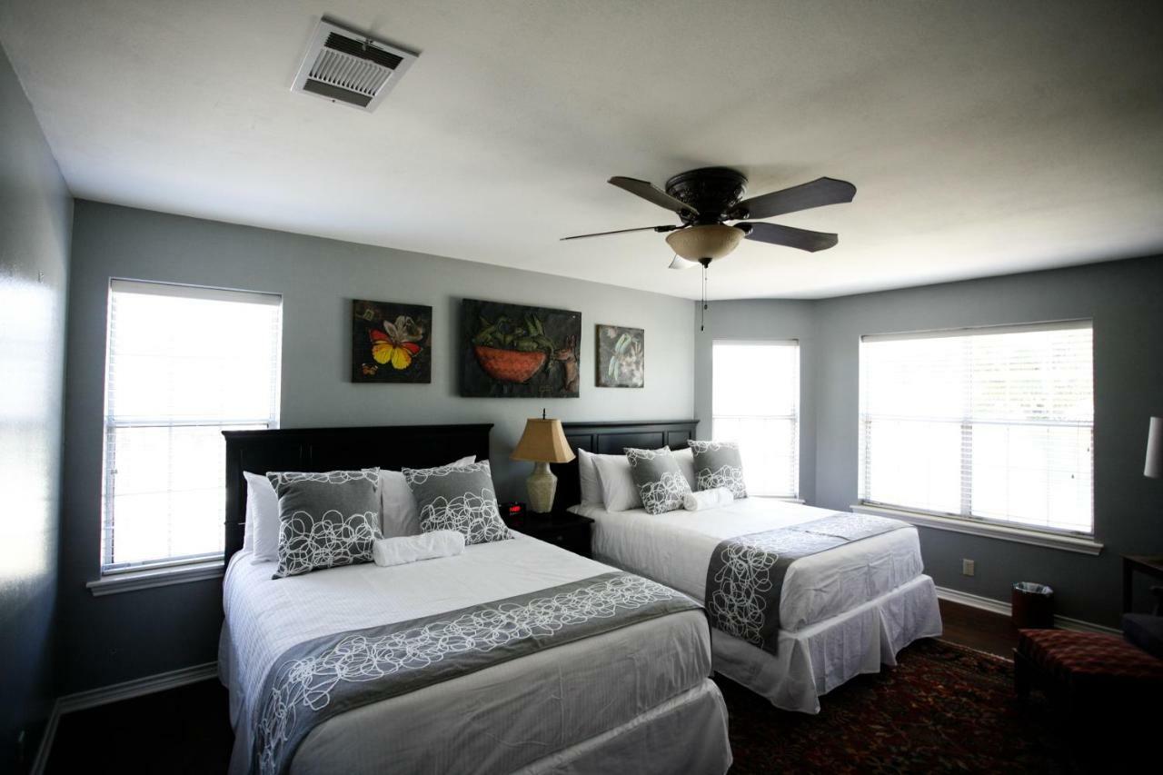 Hotel Camp Lucy à Dripping Springs Extérieur photo