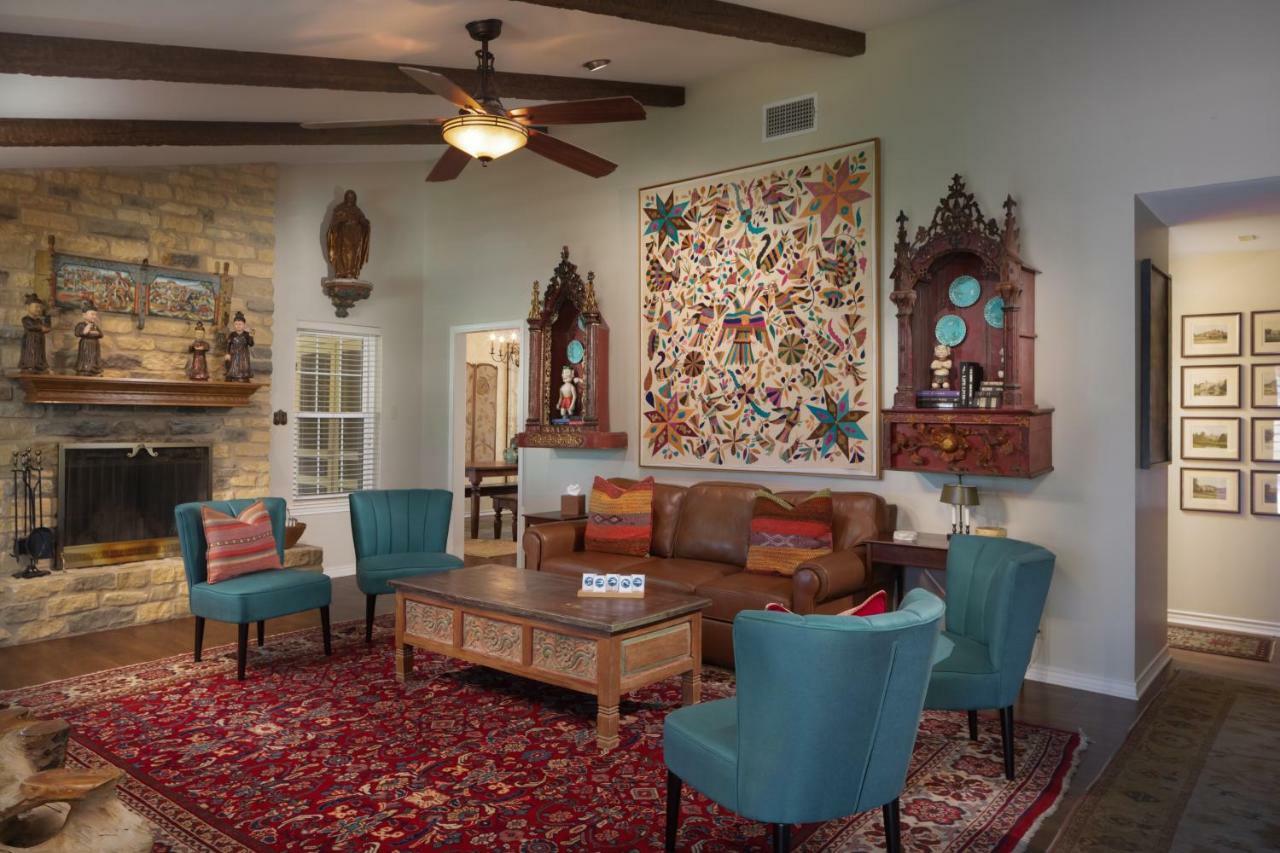 Hotel Camp Lucy à Dripping Springs Extérieur photo