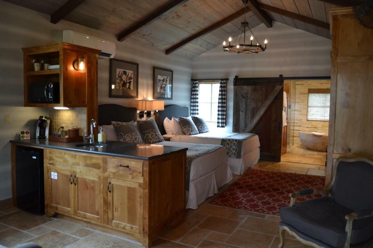Hotel Camp Lucy à Dripping Springs Extérieur photo